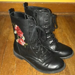 Art Class size 5 roses combat boots with side zips